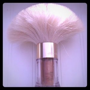 Victoria's Secret instant bronzing brush